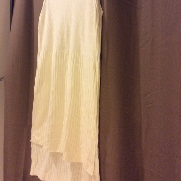 Sleeveless Sweater - Picture 2 of 3